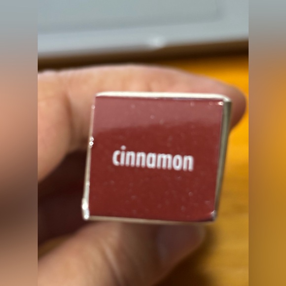 🎉💄HOST PICK💄🎉 Stila Plumping Lip Glaze- Cinnamon. 
Brand New - Picture 7 of 8